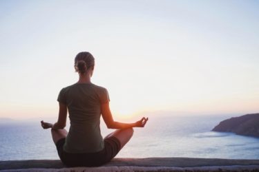 瞑想の7つの利点と瞑想があなたの脳に与える影響
